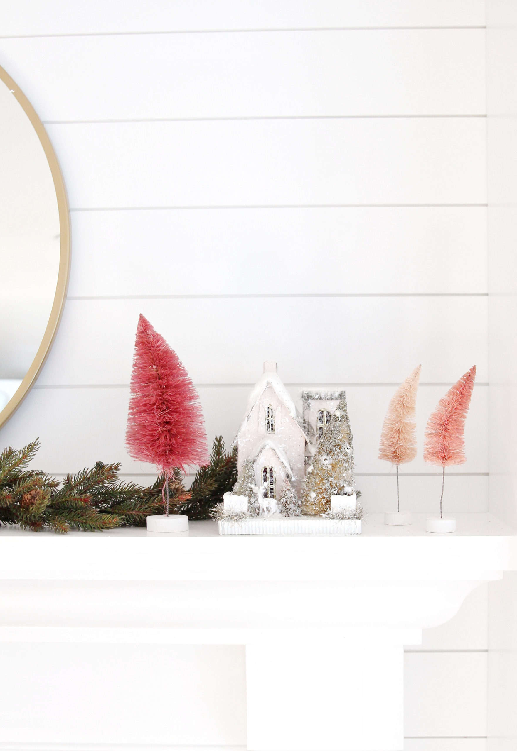 holiday mantle #countryhome #nordicstyle #holidaydecor