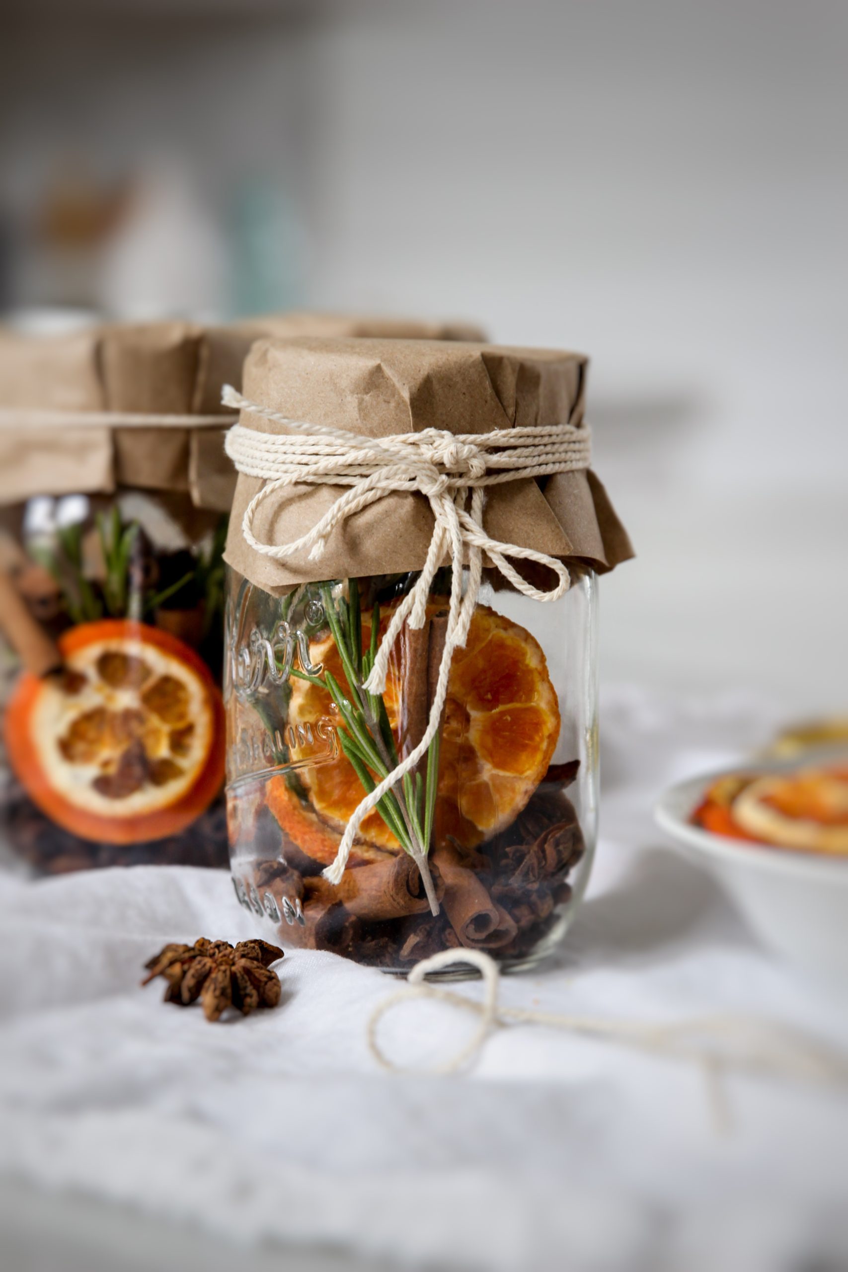 How to Make Orange Spice Stovetop Potpourri for the Holidays