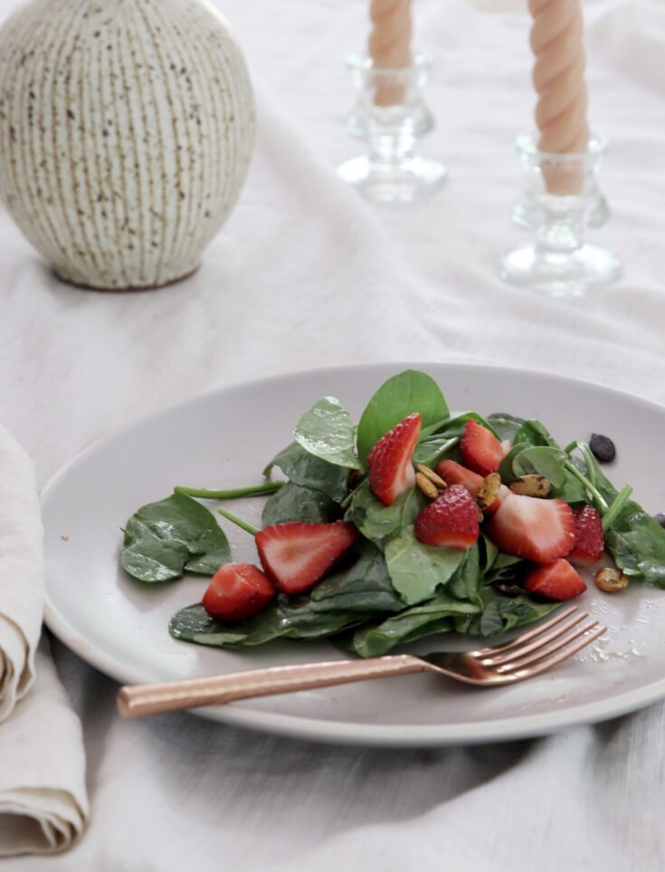 spinach strawberry salad with toasted pepitas #spinachsalad #summersalad #strawberrysalad #summerentertaining