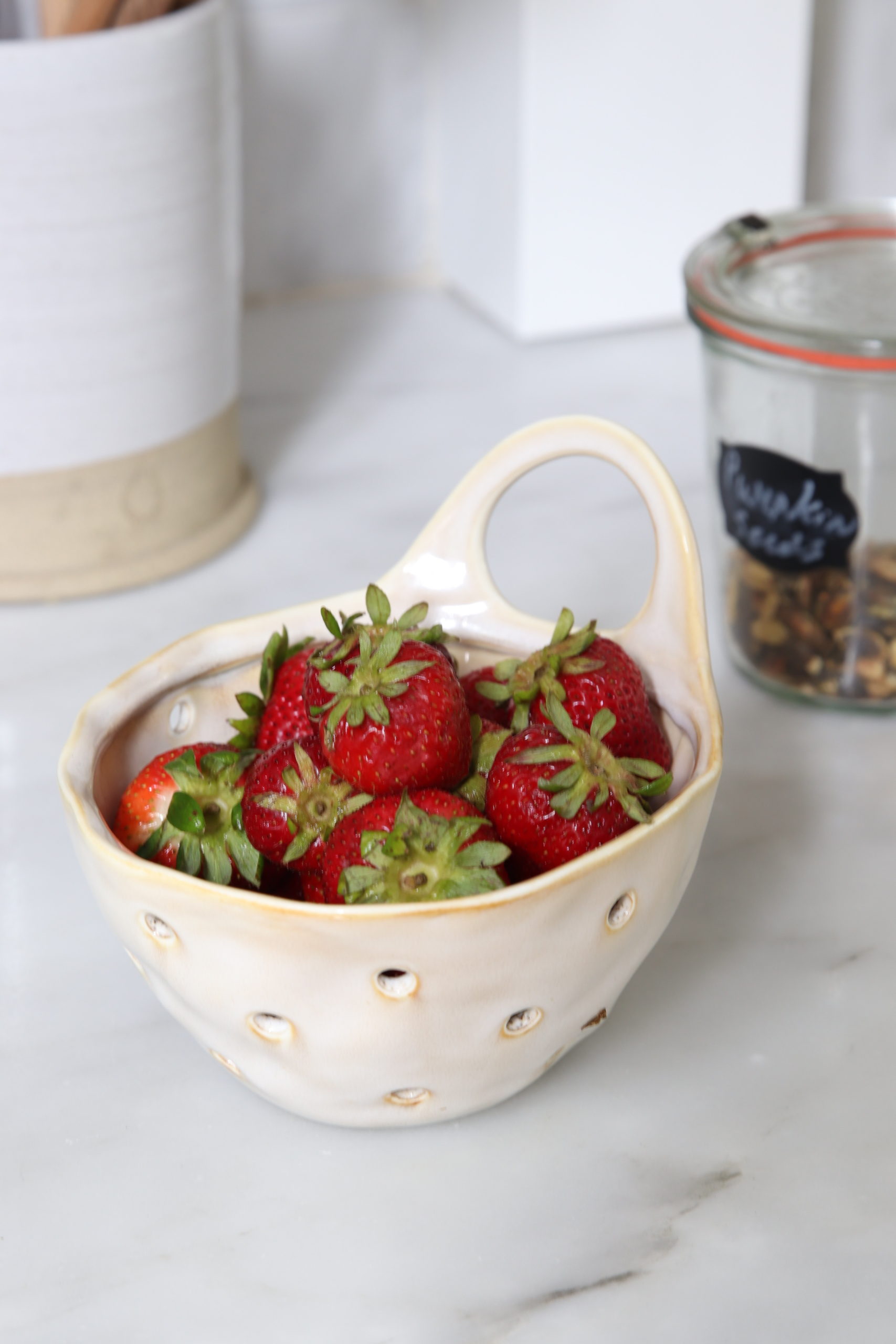 spinach strawberry salad with toasted pepitas #spinachsalad #summersalad #strawberrysalad #summerentertaining