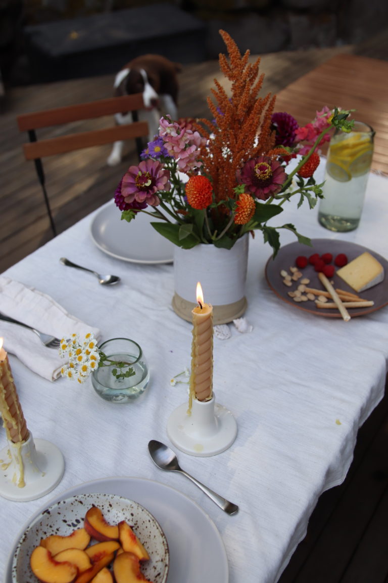 alfresco dining | setting a casual table