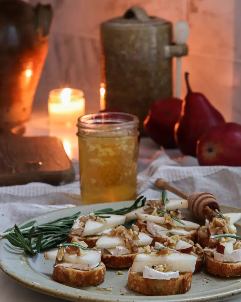 pear and brie crostini