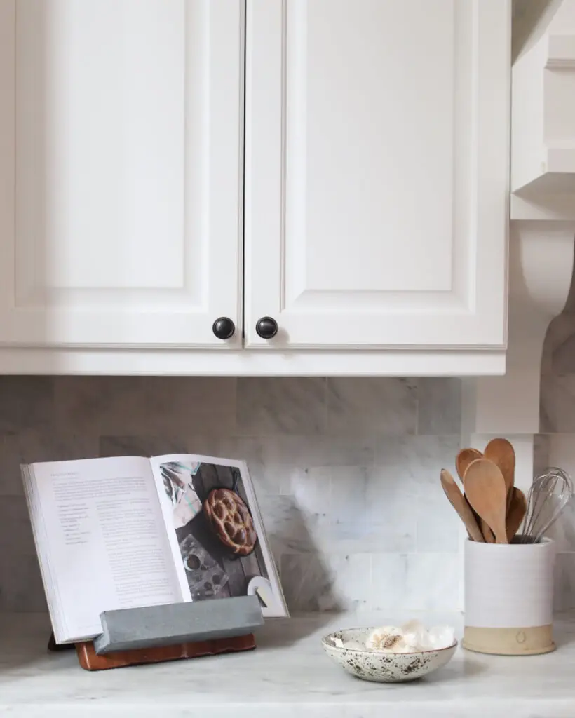how to organize a small kitchen