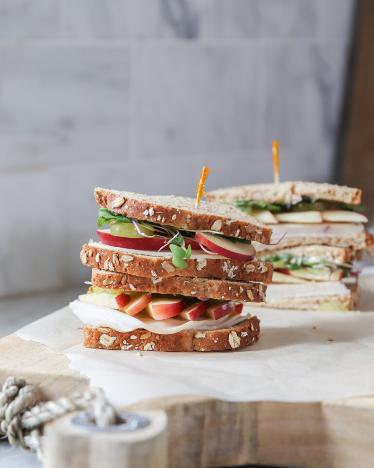 Easy picnic lunch ideas: the best turkey picnic  sandwiches