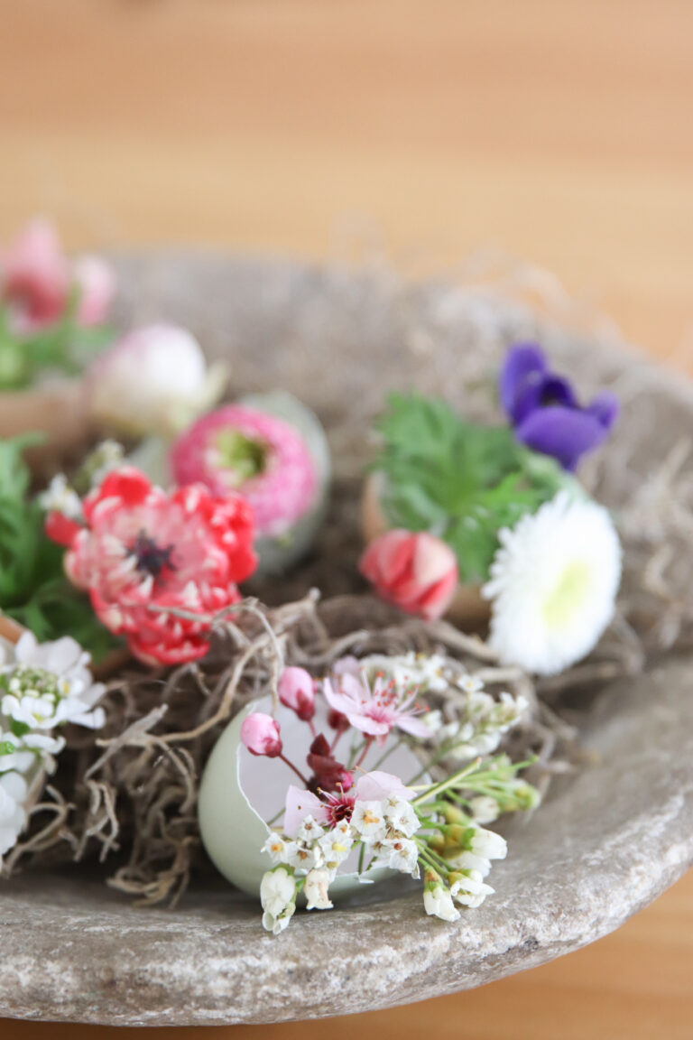 Egg shell DIY for Easter | How to make a joyful and happy Easter centerpiece