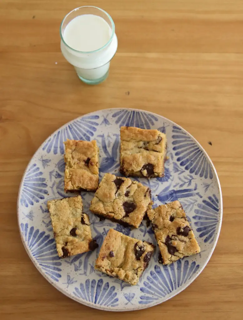 chocolate chip cookie bars