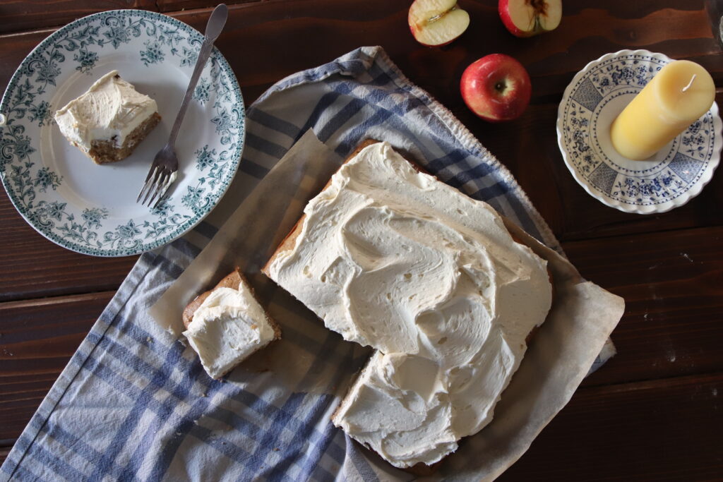 old fashion apple spice cake