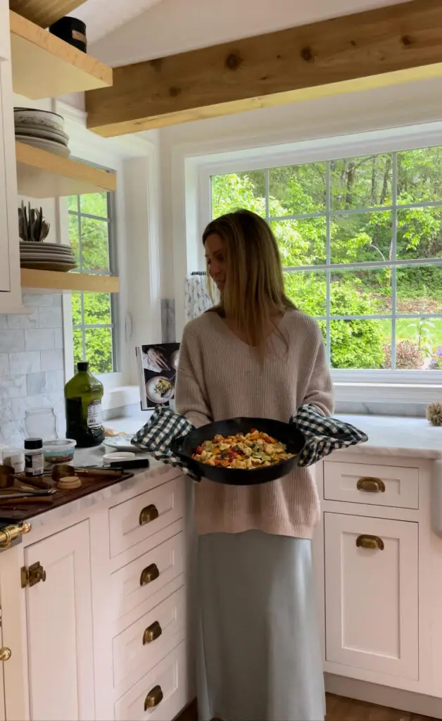 Tortellini with red peppers and spinach