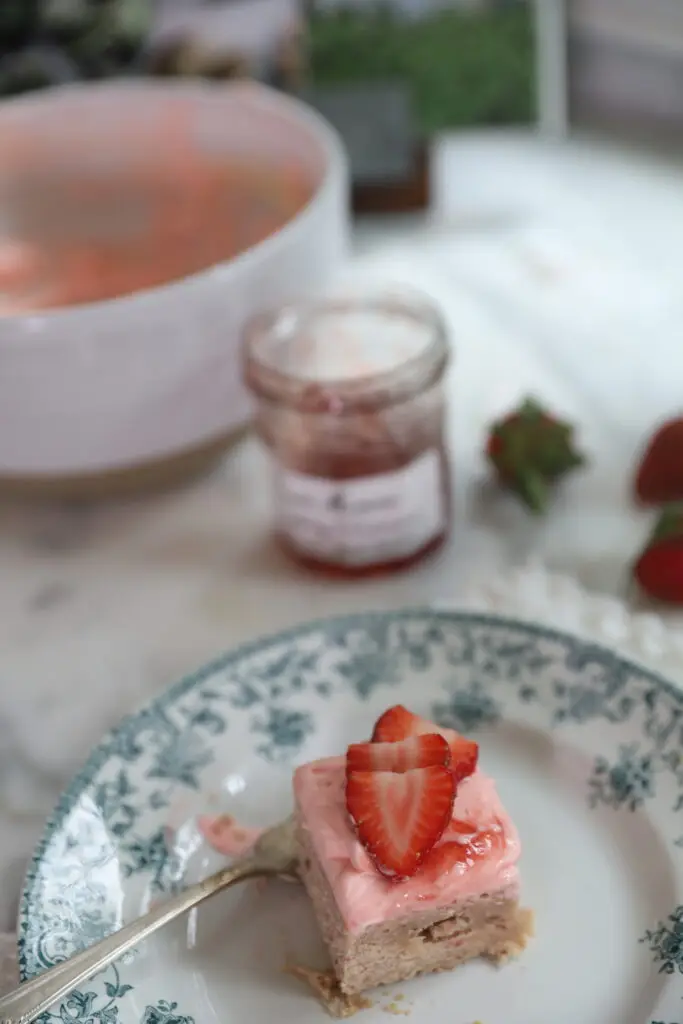 strawberry jam cake