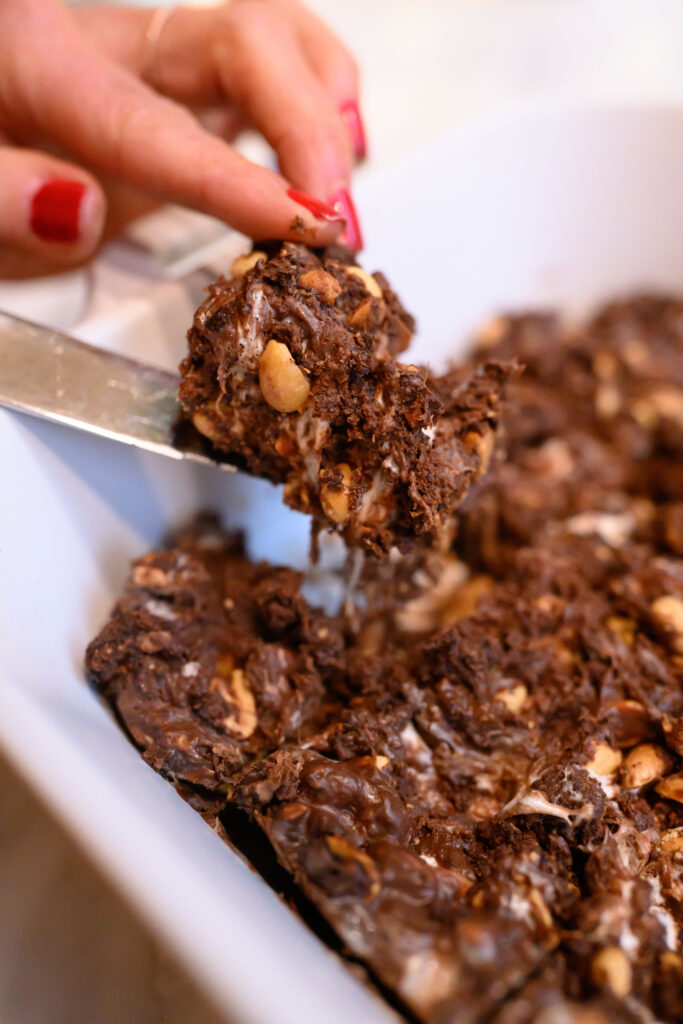easy no-bake rocky road bars