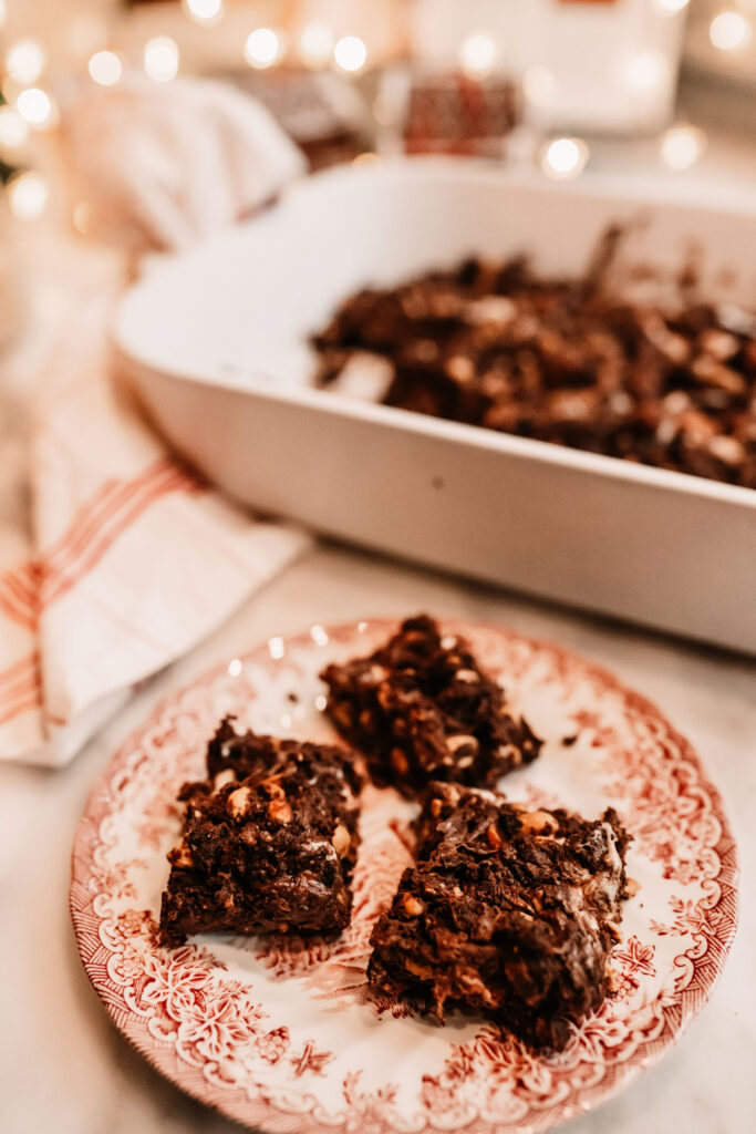 easy no-bake rocky road bars