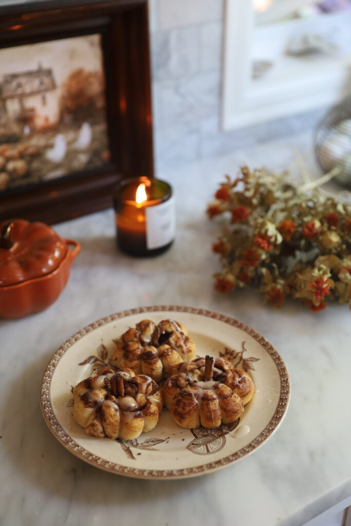 Pumpkin Cinnamon Rolls: an easy back-to-school treat