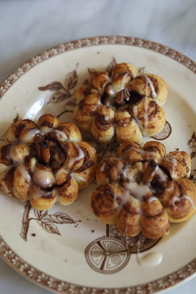 Pumpkin Cinnamon Rolls: an easy back-to-school treat